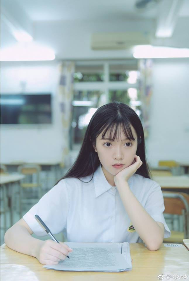 Nữ sinh trong những tấm ảnh trên tên là Tiểu Thất đến từ tỉnh Quảng Đông, Trung Quốc.