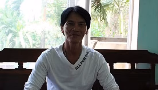 Mãn hạn tù, Nguyễn Văn Lắm đơn độc đợi chờ sự giúp đỡ, tạo điều kiện để hoàn lương của chính quyền trong căn nhà hoang.