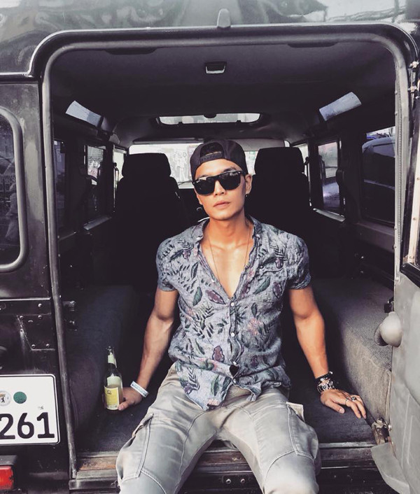 Giàu có, gu ăn mặc cực chất lại sở hữu body vạm vỡ, gương mặt nam tính điển trai như tài tử xứ Âu.