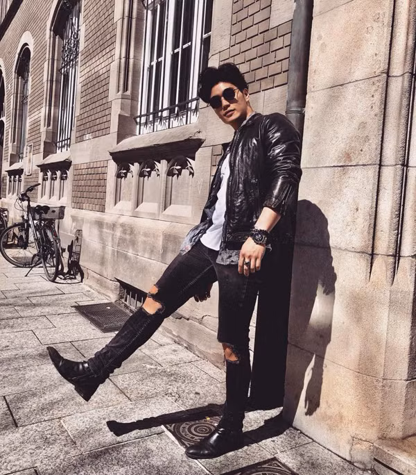 Thời điểm hiện tại, Đức Huy khiến nhiều người phải ngưỡng mộ vì là giám đốc một công ty chuyên về nhập khẩu quần áo từ Việt Nam sang Đức.