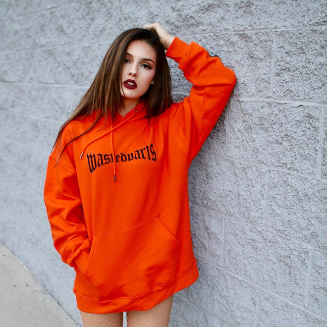 Hot girl 9X Mỹ từng là thành viên đội nhảy cổ vũ trước khi trở nên nổi tiếng. Việc thường xuyên tập luyện vũ đạo giúp 9X có thân hình khiến nhiều bạn gái mơ ước.