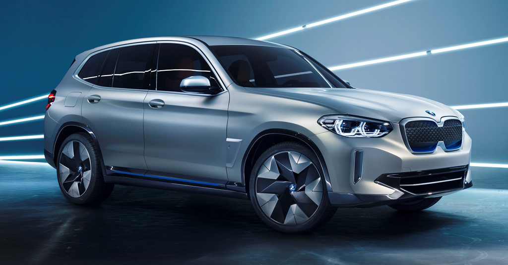 BMW vừa trình làng mẫu concept iX3 tại Triển lãm ôtô Bắc Kinh 2018, sau khi tung hình ảnh teaser cách đây không lâu. Mẫu SUV chạy điện nước Đức phát triển dựa trên X3 nhưng có một số thay đổi về kiểu dáng.