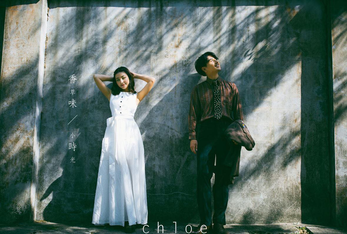 Với nước ảnh khá trầm, pha chút hoài cổ đặc trưng của những bức hình được chụp bằng máy phim, album ảnh cưới chụp bằng film này đã khiến tất cả phải xuýt xoa vì quá đẹp và quá tình.