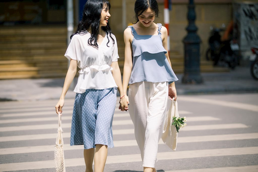 Cô bạn tâm sự: “Công việc mẫu ảnh dù đôi lúc mệt mỏi vì chụp giữa nắng mưa nhưng chưa bao giờ mình hết thích nó. Bên cạnh yêu thích với mỗi short hình đẹp, công việc cũng giúp mình có thêm thu nhập để trang trải cho cuộc sống sinh viên xa nhà".