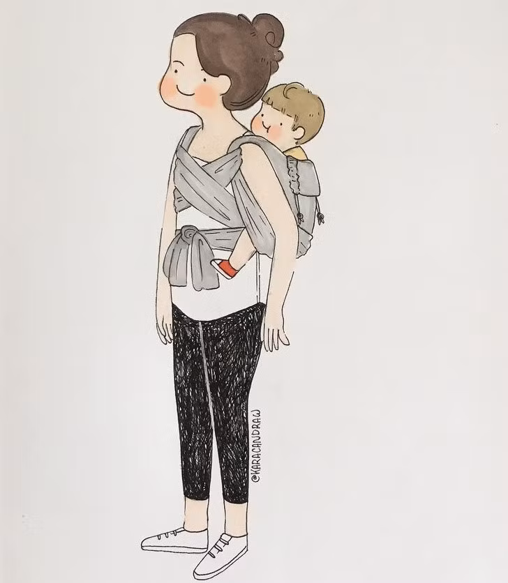 Lớn hơn một chút nữa, con đã không còn nằm trọn trong vòng tay để mặc mẹ xoa nắn nữa rồi. Địu con sau lưng cũng là trải nghiệm thú vị mà, mẹ đi đâu thì con sẽ theo đó. Những lúc này, con chính là cái đuôi của mẹ.