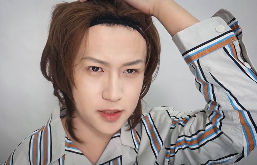 Trang điểm không còn là chuyện riêng của các cô nàng điệu đà nữa. Ảnh: Sixth Tone.