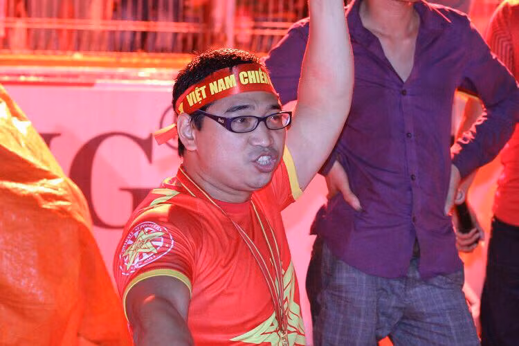 Trận đấu của đội tuyển Olympic Việt Nam ngày hôm nay, có lẽ đã đưa NHM đi hết từ cung bậc cảm xúc này sang cung bậc cảm xúc khác. Ảnh: Anh Sơn.