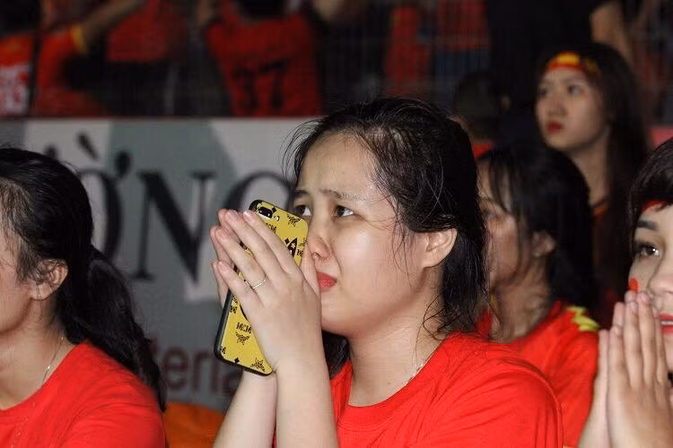 Những giọt nước mắt trong hạnh phúc. Ảnh: Anh Sơn