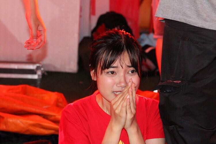 Hồi hộp theo dõi từng đường bóng lăn của trận đấu Olympic Việt Nam trước Syria. Ảnh: Anh Sơn