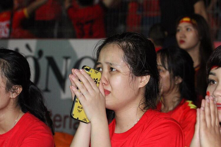 Những giọt nước mắt trong hạnh phúc. Ảnh: Anh Sơn