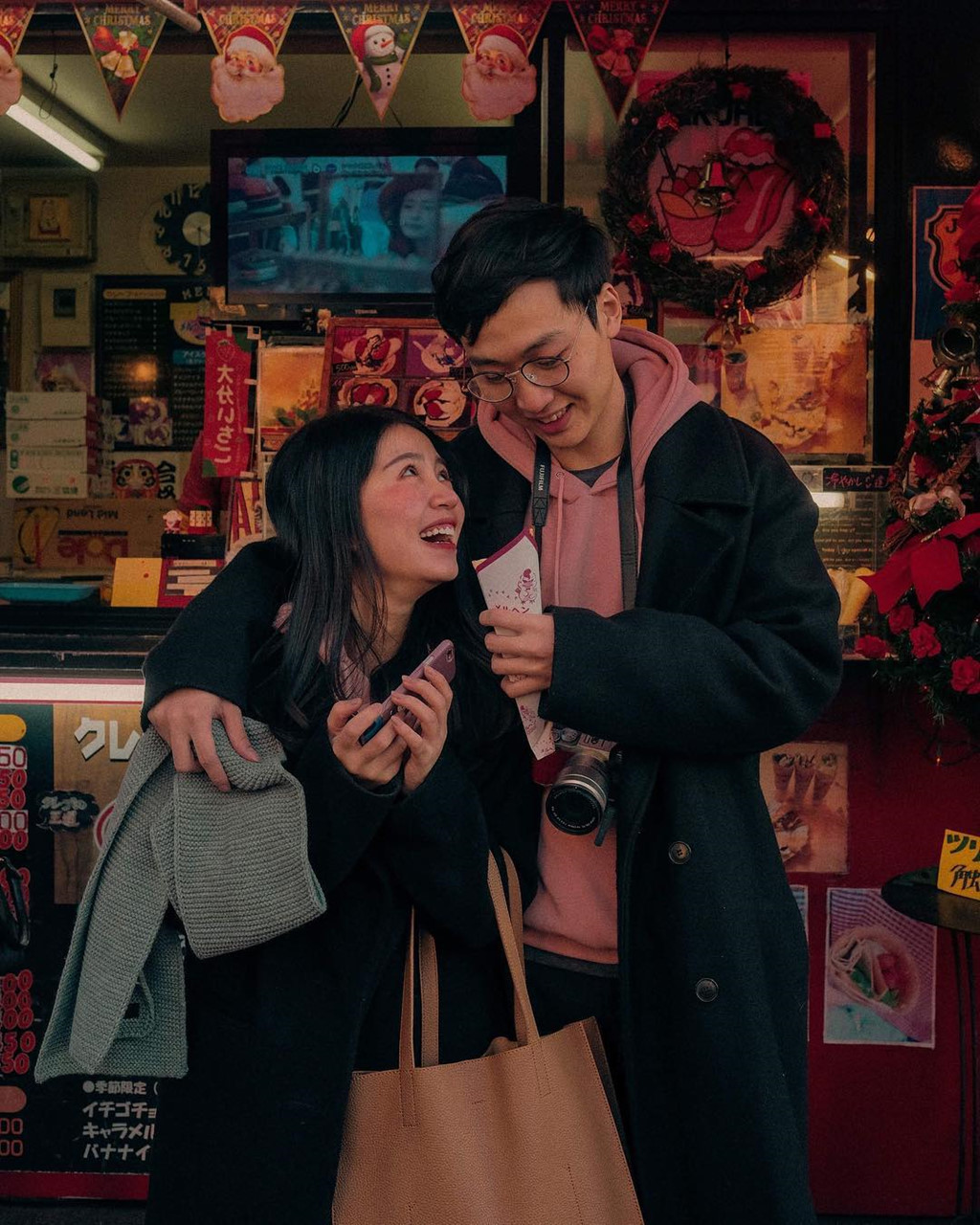 Bạn trai của Mẫn Tiên được nhận xét khá giống người Hàn Quốc. Cả hai đăng tải rất nhiều hình ảnh hạnh phúc và không ngại dành cho nhau những cử chỉ, lời nói ngọt ngào. Mẫn Tiên và Quang Huân cũng nhận được nhiều lời khen vì trông rất đẹp đôi.