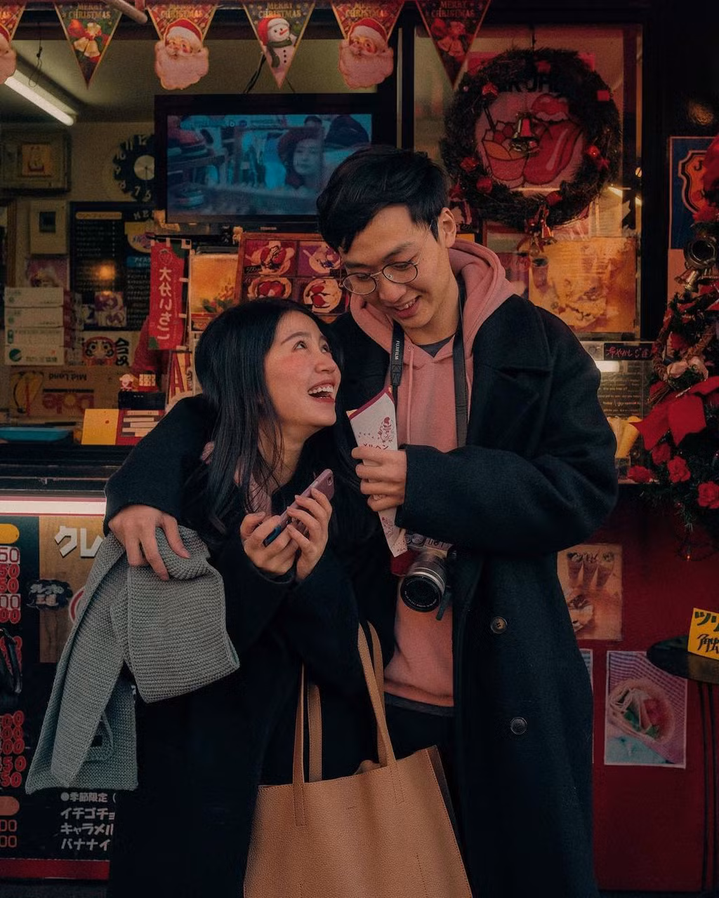 Bạn trai của Mẫn Tiên được nhận xét khá giống người Hàn Quốc. Cả hai đăng tải rất nhiều hình ảnh hạnh phúc và không ngại dành cho nhau những cử chỉ, lời nói ngọt ngào. Mẫn Tiên và Quang Huân cũng nhận được nhiều lời khen vì trông rất đẹp đôi.