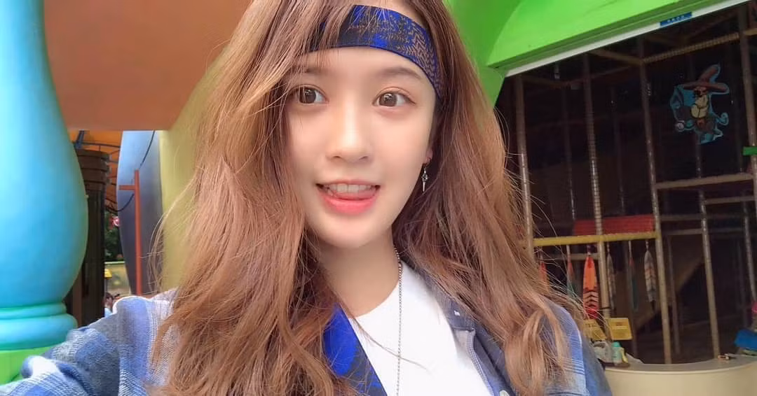 Cô bạn có nickname là tiffany_luu99 có bố là người Trung Quốc, mẹ người Việt Nam, hiện tại đang sống tại Trung Quốc.