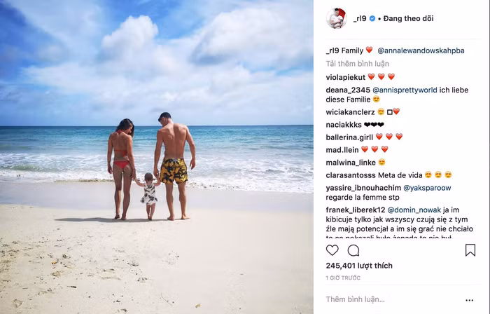 Tiền đạo Lewandoski của Ba Lan quên đi một mùa World Cup đáng quên bằng cách đi biển cùng gia đình nhỏ