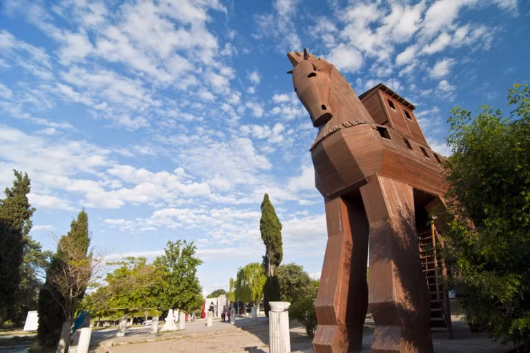 Cua ngo giao thoa van hoa Dong - Tay hap dan tai Tho Nhi Ky