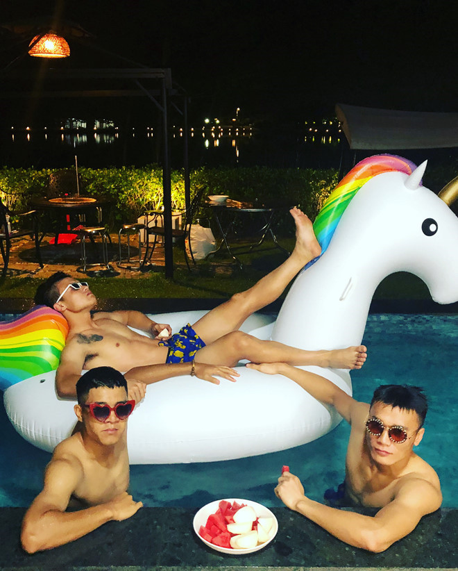 Thêm Hải "con", bộ ba luôn cho ra những khoảnh khắc "lầy lội" nhưng cũng không kém phần đáng yêu mỗi khi tụ tập.