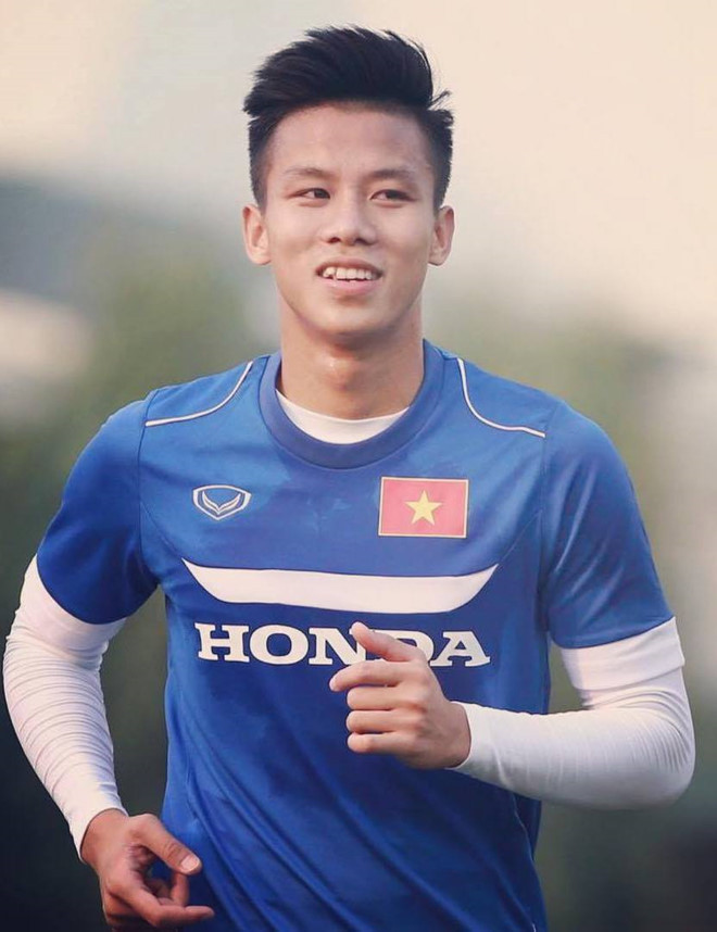 Tại giải AFF Cup 2018 đang diễn ra, người hâm mộ phát hiện một đôi bạn thân thiết mới là hậu vệ Quế Ngọc Hải và thủ môn Đặng Văn Lâm. Hai anh chàng đều sinh năm 1993.