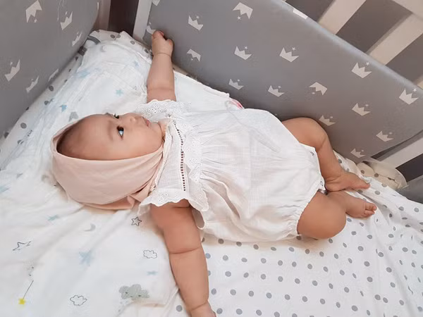 Tiểu công chúa trộm vía trông rất ngoan ngoan và hợp tác cùng mẹ Linh để có những bức hình xinh đẹp.