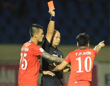 Chu tich Huu Thang buc xuc vi Phi Son khong duoc giam an