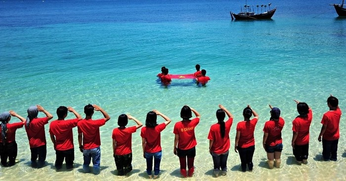 Bộ ảnh “Hướng về biển Đông” được chụp tại Hòn Nưa