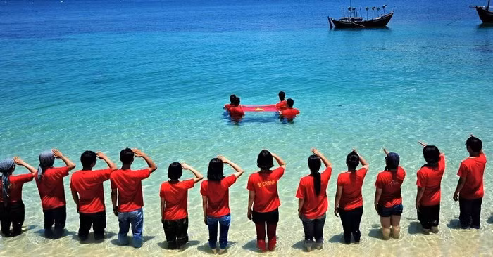 Bộ ảnh “Hướng về biển Đông” được chụp tại Hòn Nưa