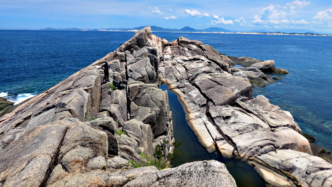 Mọi thứ ở Hòn Nưa đều hoang sơ và huyền bí đến kỳ lạ.