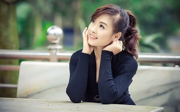 Vũ Thị Kiều Trang là teen model (người mẫu tuổi teen) được yêu mến vào khoảng 2-3 năm trước. Hot girl 21 tuổi tham gia đóng quảng cáo và góp mặt trong một số bộ phim truyền hình. Đặc biệt, những bộ ảnh được đầu tư, chăm chút của cô luôn nhận được nhiều sự ủng hộ.