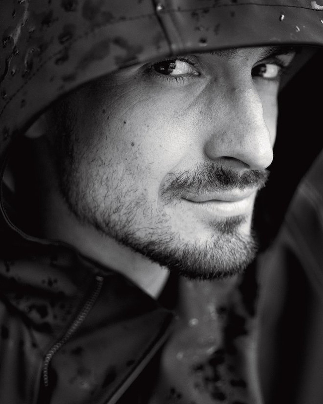 Chàng hậu vệ sinh năm 1988 Mats Hummels tuy không trẻ trung như các đàn em của mình, nhưngMats Hummels lại có nét duyên riêng của mình. Với sở thích chụp ảnh và diễn trước ống kính chàng trai cao 1m91 này nếu không là cầu thủ đá bóng thì chắc chắn sẽ trở thành một mẫu ảnh chuyên nghiệp.