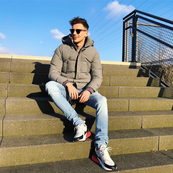 Đá bóng giỏi, đẹp trai, lại rất biết cách lựa chọn quần áo ăn mặc hợp mốt. Leon Goretzka sinh ra là để toả sáng rồi!