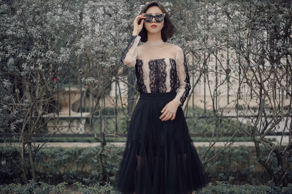 Ngọc Châm chính thức lấn sân sang showbiz sau khi trở thành quán quân The Look 2017. Hiện cô tạm dừng công việc tiếp viên và làm chủ một thương hiệu thời trang thiết kế. Tin đồn là bạn gái của Decao (Cao Minh Thắng) sau màn đội bàn hôn dưới mưa cũng khiến từ khóa Ngọc Châm được tìm kiếm nhiều hơn đáng kể.