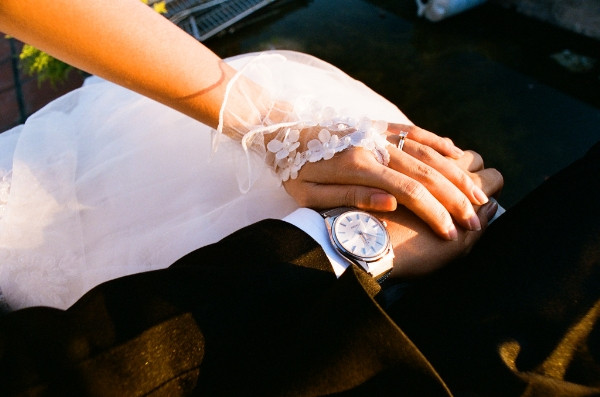 Được biết, Quốc Minh và Phạm Nhàn đã mất đến khoảng 7, 8 buổi chụp trong 3 tháng trời, tốn 8 cuộn phim cả màu và đen trắng, với 250 kiểu ảnh.