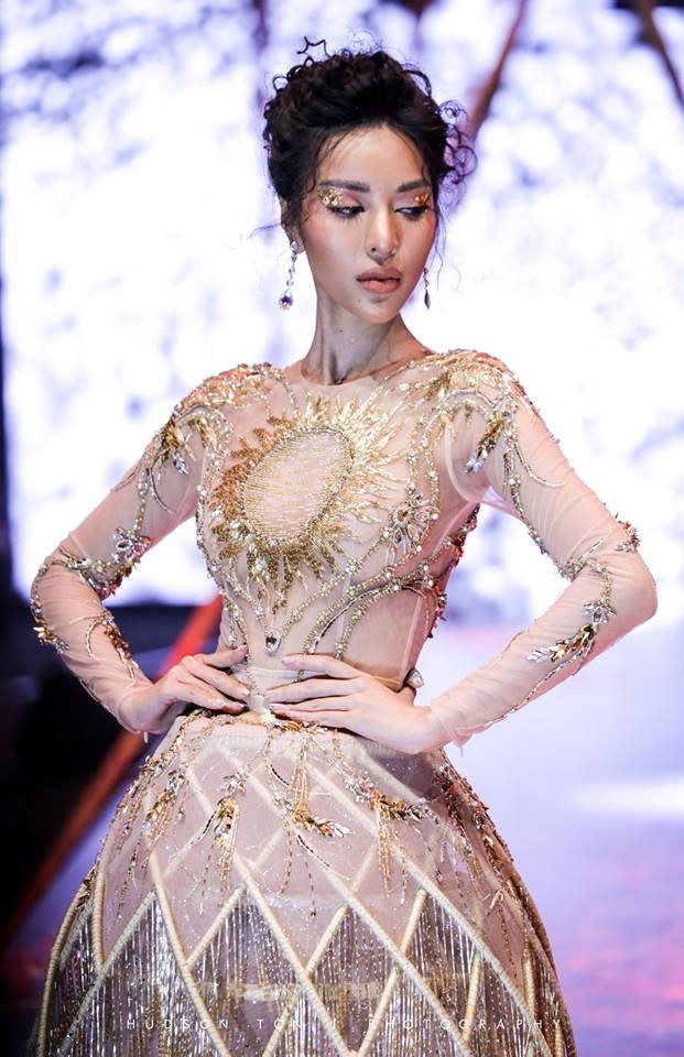 Trở thành giám khảo cuộc thi Hoa hậu Thế giới Ai Cập 2016, Khả Trang ngày càng nổi tiếng và được mệnh danh là "mỹ nhân quyến rũ nhất châu Á" khi sở hữu vẻ đẹp nóng bỏng, phong cách quyến rũ.