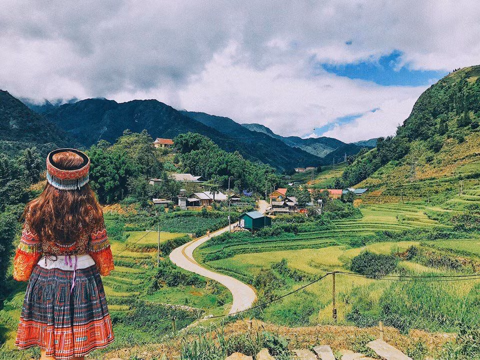 Có lẽ phải đặt chân đến Sa Pa vào mùa thu, bạn mới hiểu được tại sao nơi đây lại được lòng khách du lịch đến vậy. Thu qua là đông đến, rồi xuân sang hè tới, bốn mùa Sa Pa vẫn dịu ngọt và trong veo như khoảng trời xanh rộng mở nơi đây. Một mảnh thương nhớ gửi lại Sa Pa ngày mùa thu đẹp đến xuyến xao. Ảnh: FB