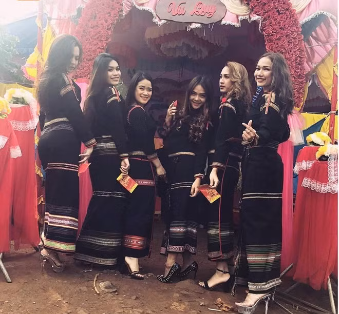 Dan thieu nu be trap xinh nhu hot girl o Lao Cai-Hinh-4