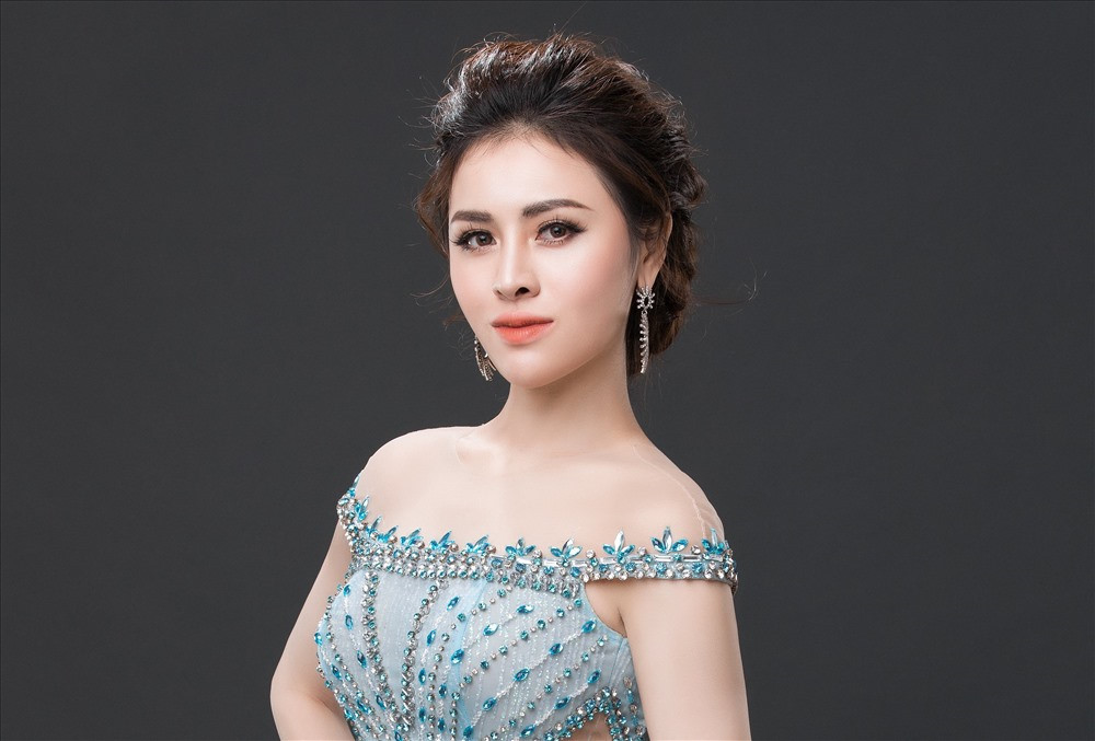 Thư Dung (23 tuổi) gây chú ý hồi cuối tháng 4 vừa qua khi cô gái trở thành á hậu 2 cuộc thi Miss Eco International 2018 (Hoa hậu Du lịch sinh thái quốc tế). Đây là thành tích cao nhất của Việt Nam tại đấu trường sắc đẹp này.