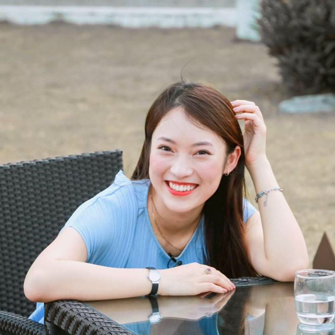 Hot girl khuyên các bạn trẻ nên theo đuổi đam mê.