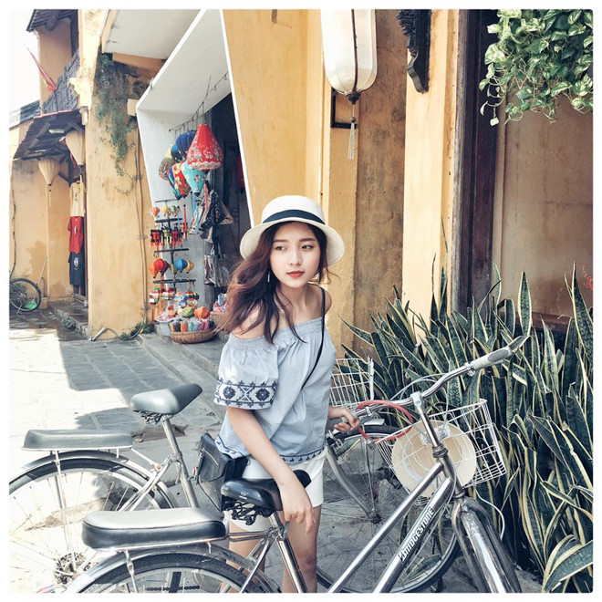 Vừa đi học vừa làm đi làm, vì vậy hot girl 9X luôn cố gắng sắp xếp thời gian một cách hợp lý nhất để hoàn thành tốt cả hai.