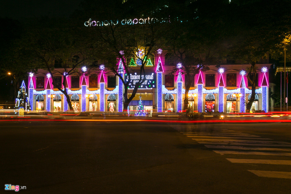 Khong khi Giang sinh som tren cac con duong o TP.HCM