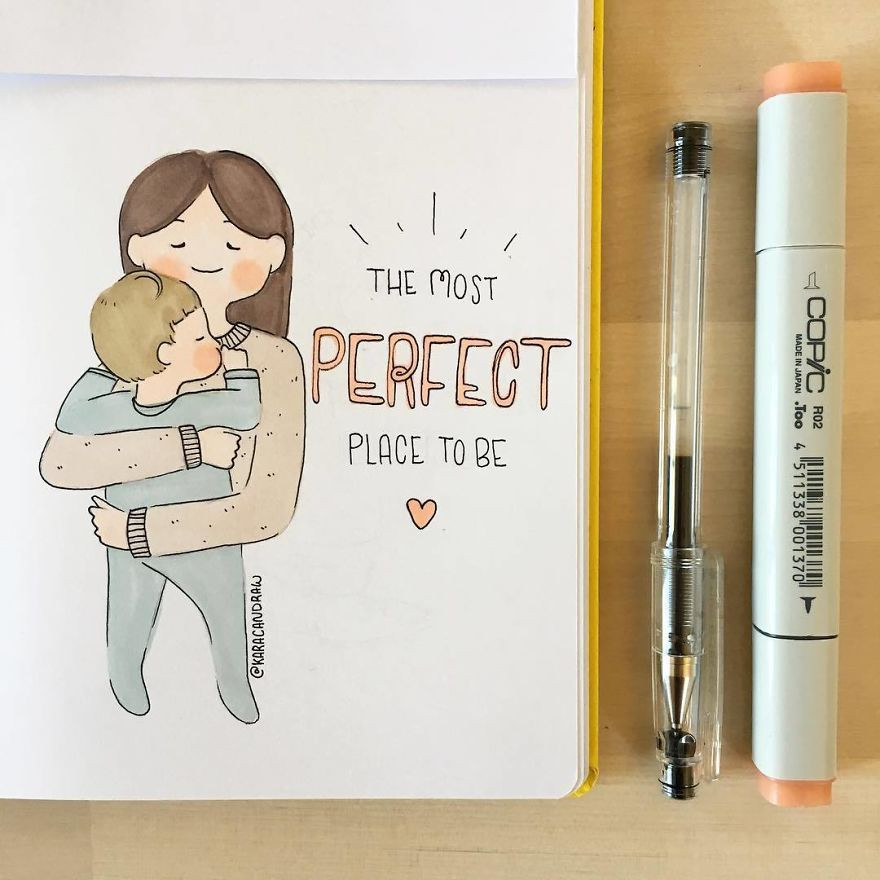 Mỗi đêm trước khi đi ngủ, mẹ sẽ ôm con như thế này, tận hưởng cảm giác yên bình nhất trong đời.