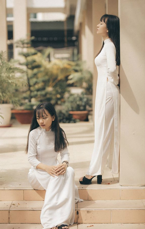 Kim Linh chia sẻ có chị gái sinh đôi rất vui vì mọi buồn vui, tâm sự đều có người chia sẻ và thấu hiểu cùng. Hai chị em cũng thường xuyên đi ăn vặt cùng nhau mỗi chiều tan học.