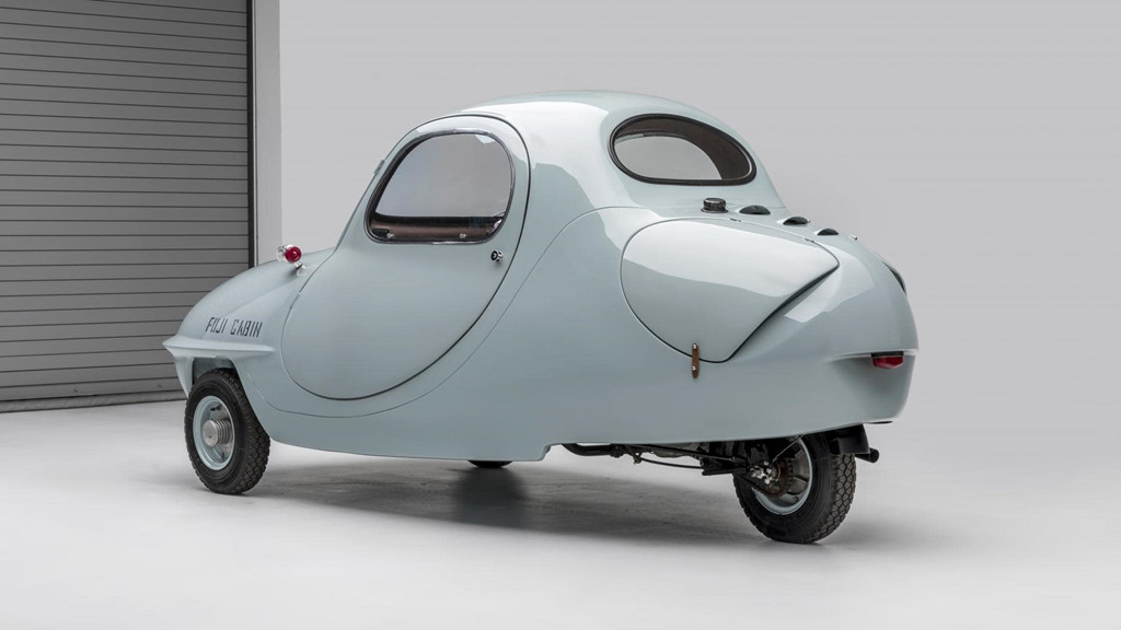 Fuji Cabin đời 1955 có kiểu dáng hạt đậu với thân xe làm bằng sợi thủy tinh. Đây cũng là một trong số ít mẫu xe 3 bánh của Nhật Bản. Xe được trang bị động cơ Gasuden 1 xi-lanh, 2 kỳ, dung tích 121,7 phân khối làm mát bằng không khí sản sinh công suất 5,5 mã lực cho tốc độ tối đa 60 km/h. Mặc dù là một trong những mẫu xe thành công nhất của Nhật Bản sau Thế chiến 2 nhưng chỉ có 85 chiếc Fuji Cabin được sản xuất.