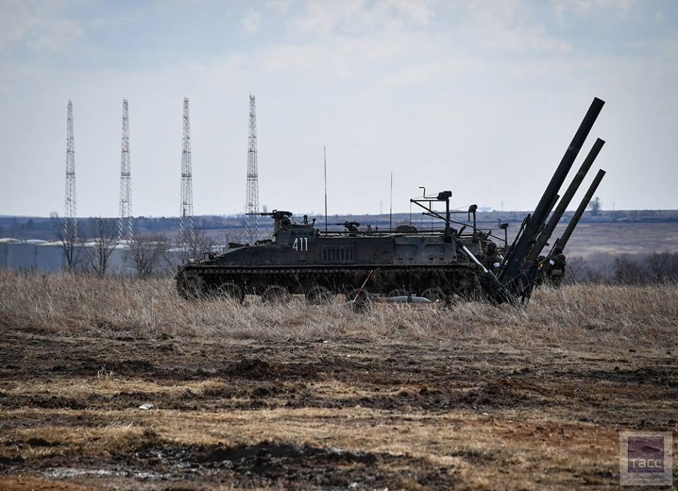 Với cỡ nòng lên tới 240mm, 2S4 Tyulpan là một trong những súng cối lớn nhất thế giới hiện nay. Khẩu súng cối tự hành khổng lồ này được sản xuất từ 1969-1988 ở Liên Xô, tới nay chỉ có trong trang bị quân đội hai quốc gia gồm Nga và Syria. Nguồn ảnh: TASS