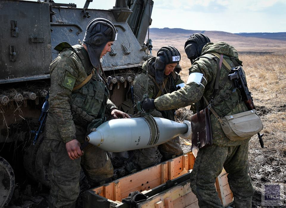 Số lượng đạn dược của cối tự hành 2S4 Tyulpan trong khoang là 20 quả đạn cối nổ mảnh nặng 134 kg hoặc 10 đạn phản lực-tích cực khối lượng 230 kg. Nguồn ảnh: TASS