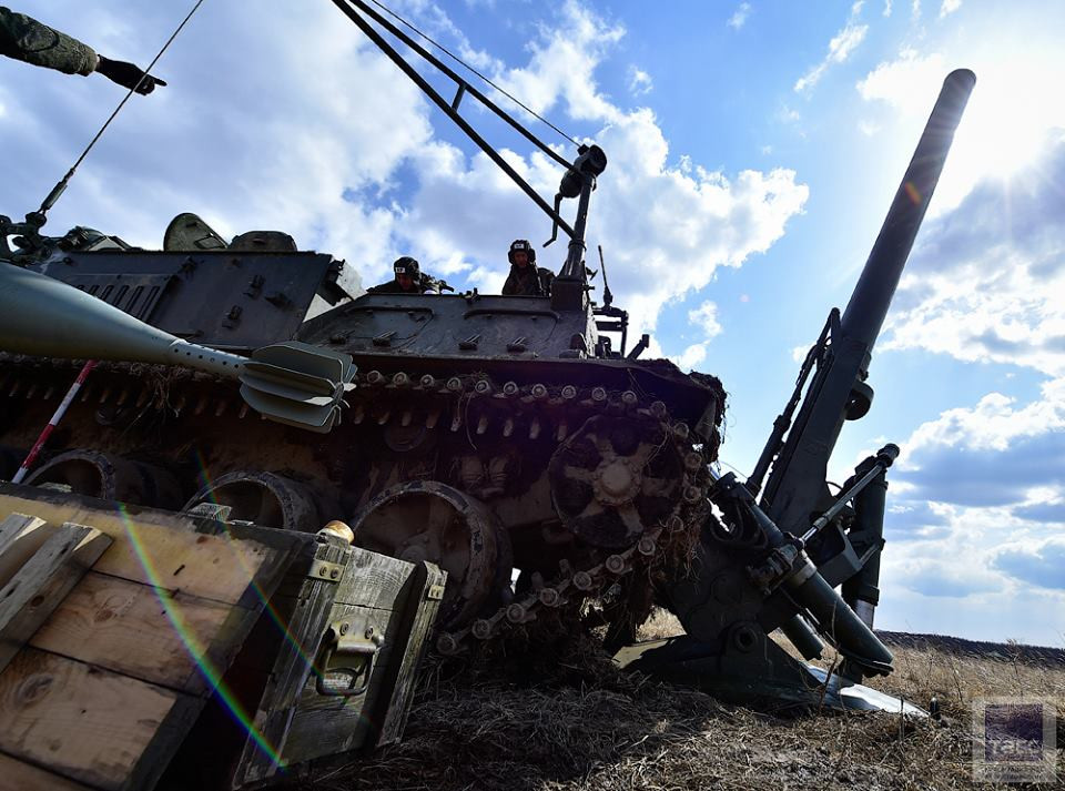 Một trong những tính năng chính của Tyulpan 2S4 có khả năng bắn từ góc nâng tối đa. Khi sử dụng loại đạn đặc biệt, quỹ bay đạn gần như thẳng đứng. Đặc điểm độc đáo này ngoài quân đội Nga chưa có loại vũ khí nào của nước ngoài có thể làm được như vậy cho đến nay. Nguồn ảnh: TASS