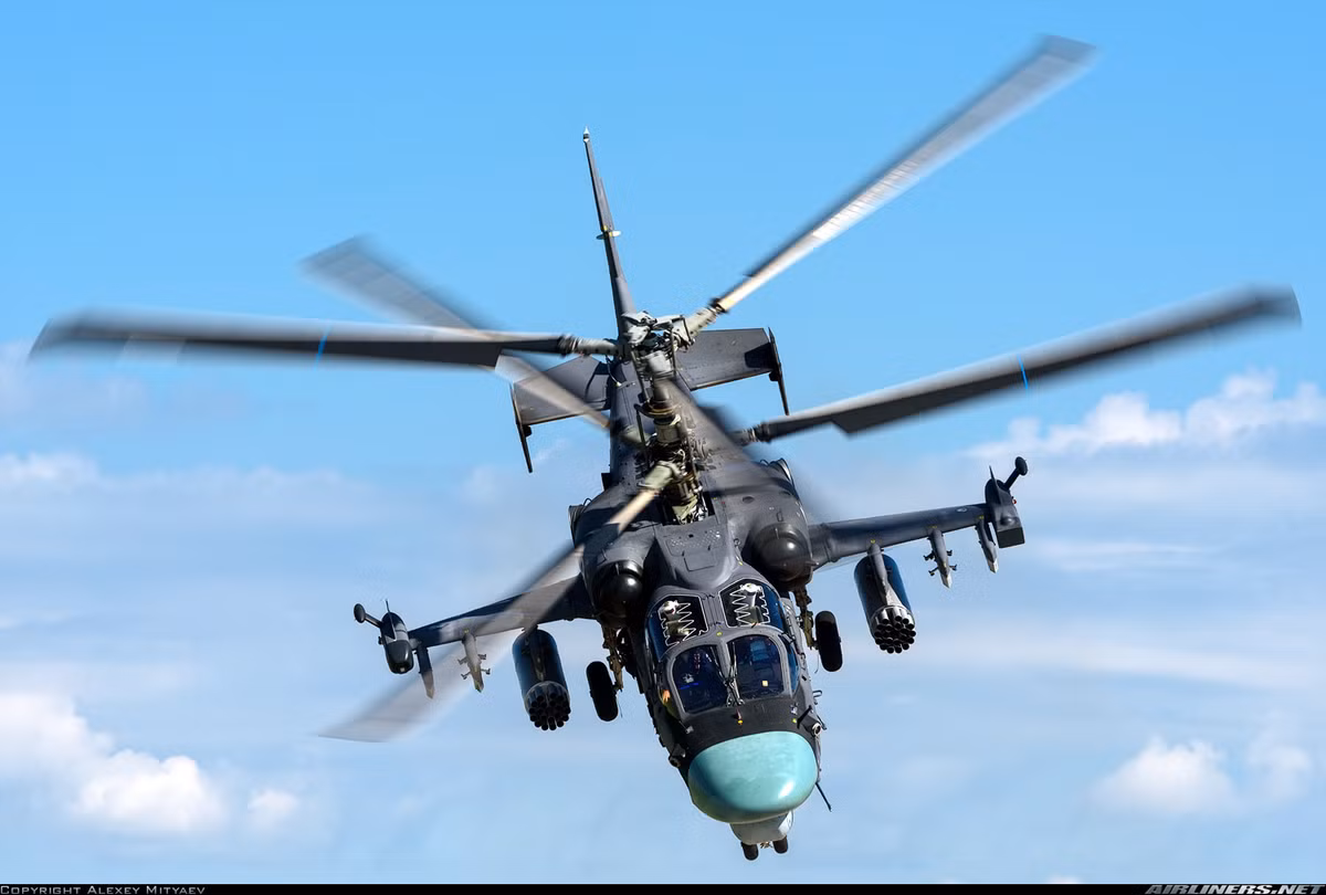 Có thể thấy quan điểm của Phó Tiến sĩ Khoa học Quân sự, Đại tá Makar Aksenenko nghiêng phần lớn về phương án trực thăng tấn công Ka-52. Như vậy, có thể nói lựa chọn của giới quân sự Việt Nam là rất đúng đắn. Nguồn ảnh: Airlines.net