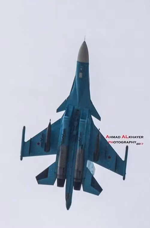 Máy bay ném bom Su-34 mang hai bom dẫn đường thông minh KAB-1500L. Nguồn ảnh: Ahmad Rabiaa Alkhayer