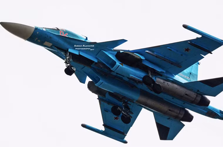 Su-34 của Không quân Nga đang cất cánh từ căn cứ ở Latakia. Nguồn ảnh: Ahmad Rabiaa Alkhayer