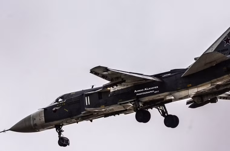 Máy bay tiêm kích – bom Su-24M miệt mài tham gia chiến dịch yểm trợ quân đội Syria. Nguồn ảnh: Ahmad Rabiaa Alkhayer