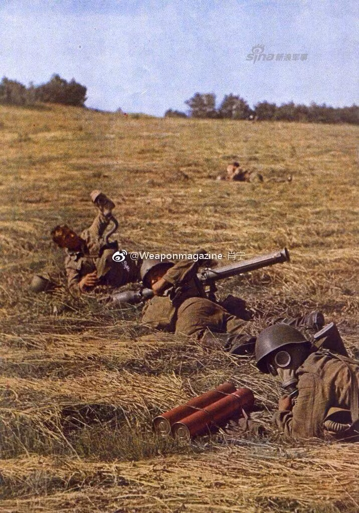 Trang bị của binh sĩ Tiệp Khắc thời bấy giờ khá giống với Hồng quân Liên Xô và các nước thuộc khối quân sự Warsaw. Nguồn ảnh: Sina