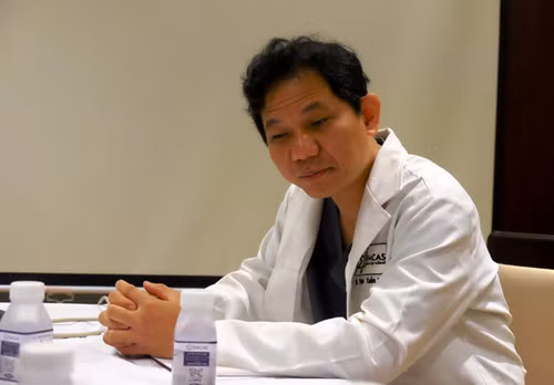 Bác sĩ Phạm Xuân Khiêm, giám đốc bệnh viện thẩm mỹ EMCASẢnh Phú Mỹ/Zing